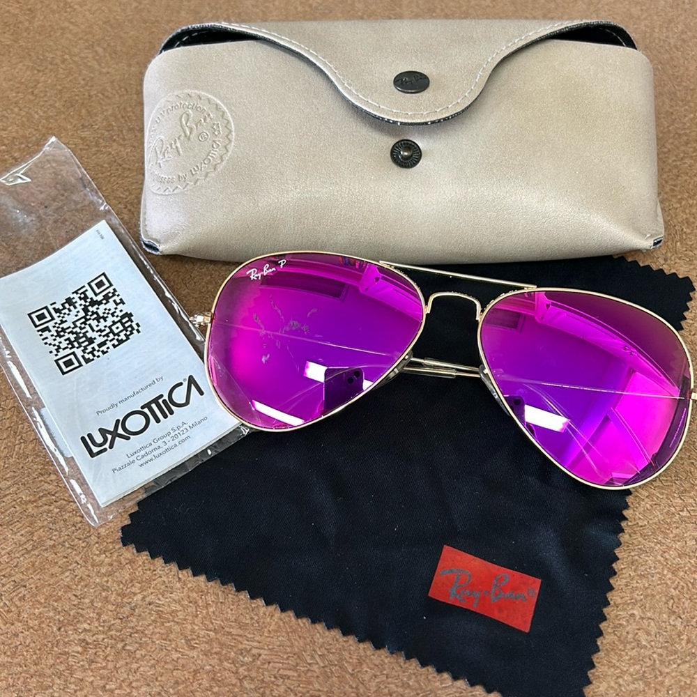 Ray-bans, aviator, gold frame with pink lenses